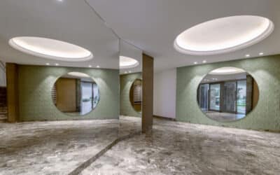Colonnes et piliers recouverts de miroir à Cannes, Antibes et Nice